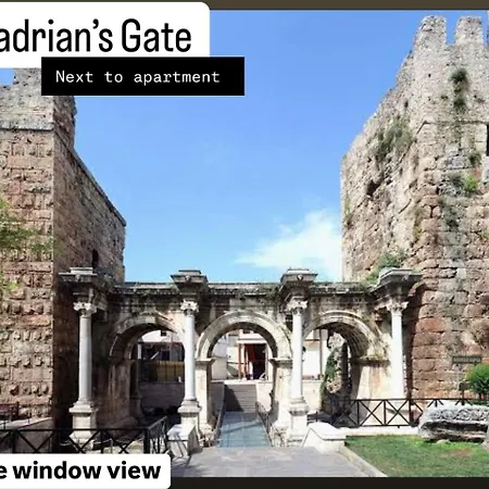 Apartment Next To Hadrian's Gate & Oldtown In Center Antalya